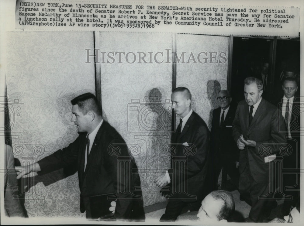 1968 Wire Photo Senator Eugene McCarthy during his political campaign - Historic Images