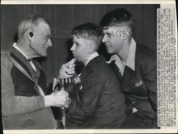 1943 Press Photo Henry Roe, personal messenger to Lincoln with Morrill ...