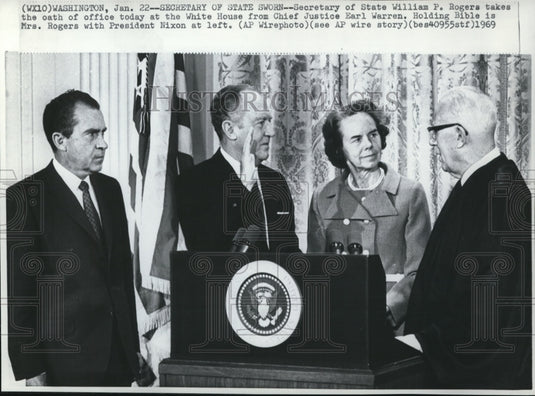 1969 Press Photo Secretary of the State William Rogers takes the oath of office - Historic Images
