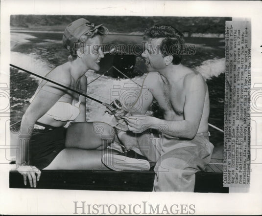 1949 Press Photo Mickey and Martha Vickers Fishing on Hoover Dam's Lake Mead - Historic Images