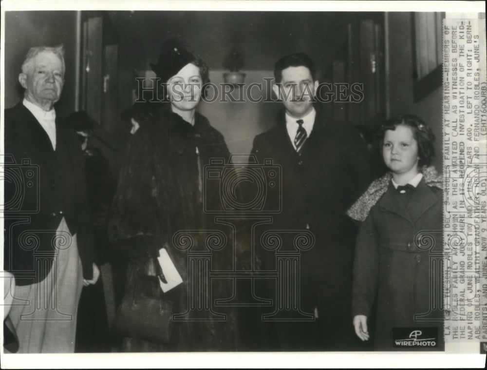 Press Photo Members of the Robles family; Bernabe, Helen, Fernando &amp; June witne - Historic Images