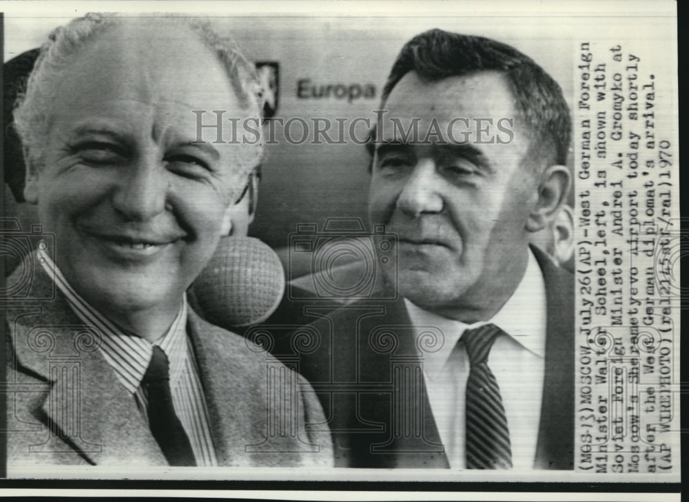 1970 Press Photo Walter Scheel Shown withAndrei A. Gromyko at Moscow&#39;s Airport - Historic Images