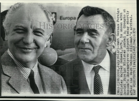 1970 Press Photo Walter Scheel Shown withAndrei A. Gromyko at Moscow's Airport - Historic Images