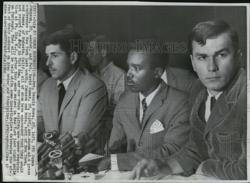 1966 Press Photo Pvt. Dennis Mora, Pfc.James Johnson and PVt. David Samas. - Historic Images