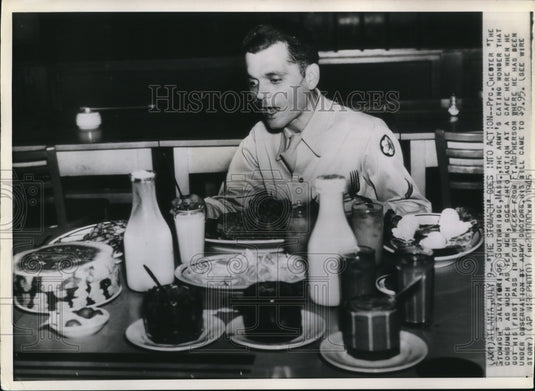 1945 Press Photo Pfc.Chester Salvatori of Mass. the Army eating wonder. - Historic Images