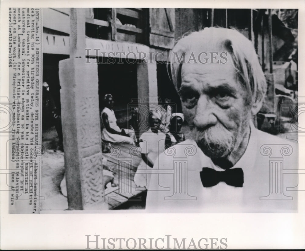 1965 Press Photo Albert Schweitzer celebrating his 90th birthday - Historic Images