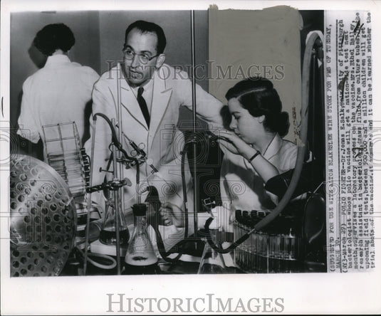 Press Photo Dr. Salk supervises a laboratory progress on the Polio vaccine - Historic Images