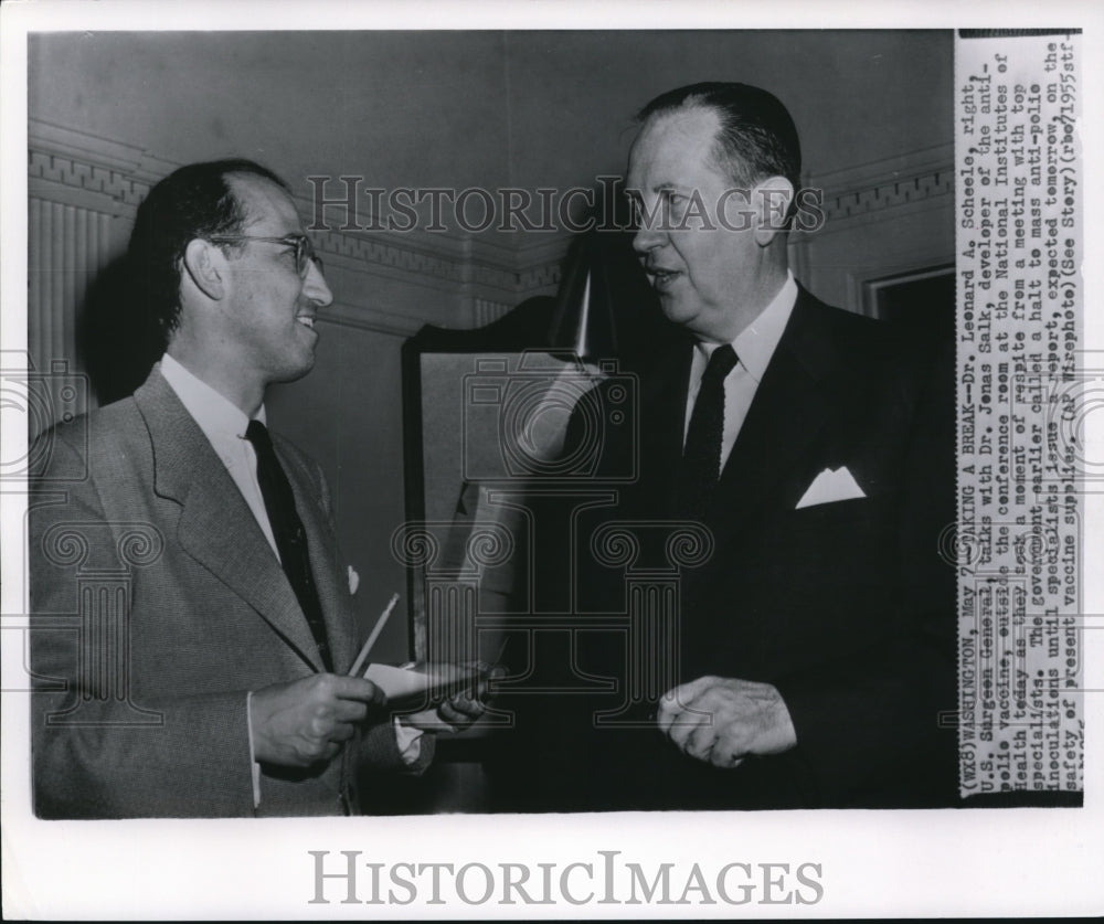 1955 Press Photo Dr. Scheele talks to Dr. Salk in conference room at meeting - Historic Images