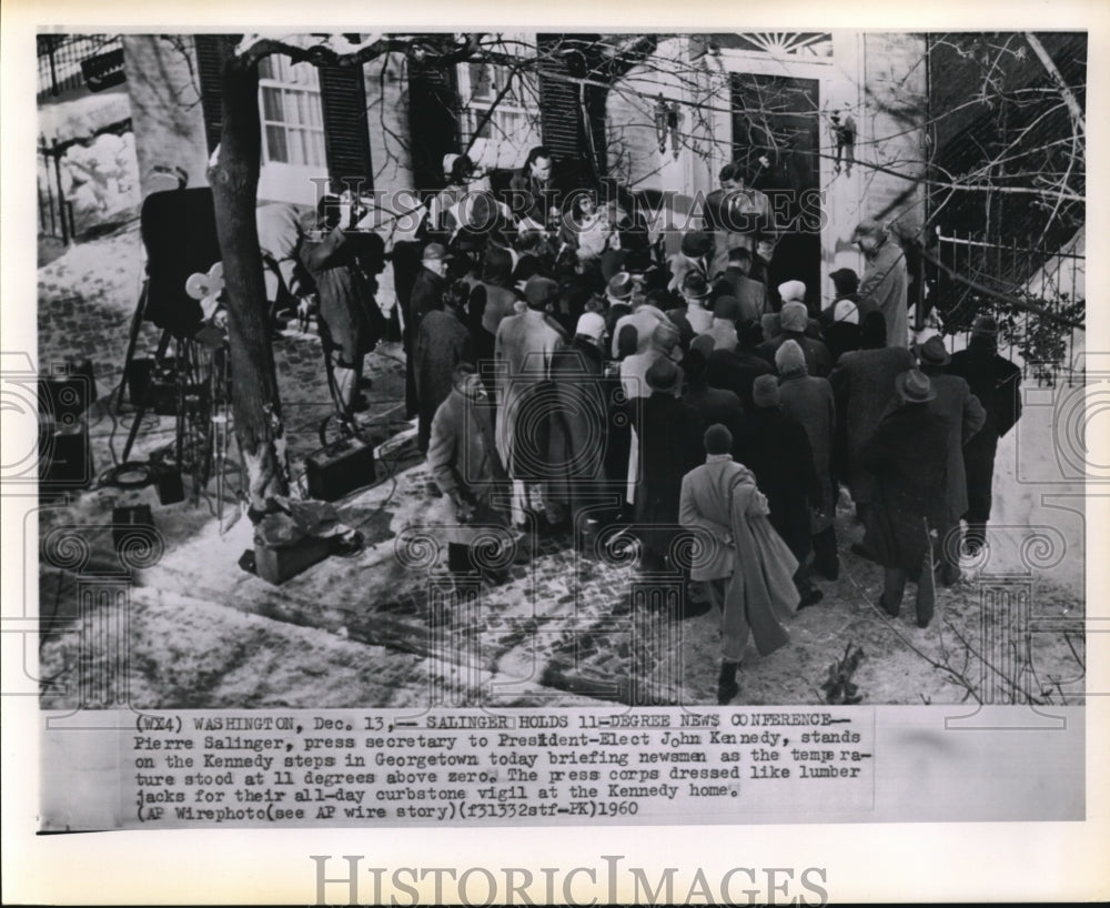 1960 Press Photo Salinger holds 11 degree news conference in Georgetown - Historic Images