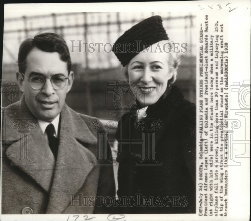 1938 Press Photo Falling plane into crowd strikes Presidential stand - Historic Images