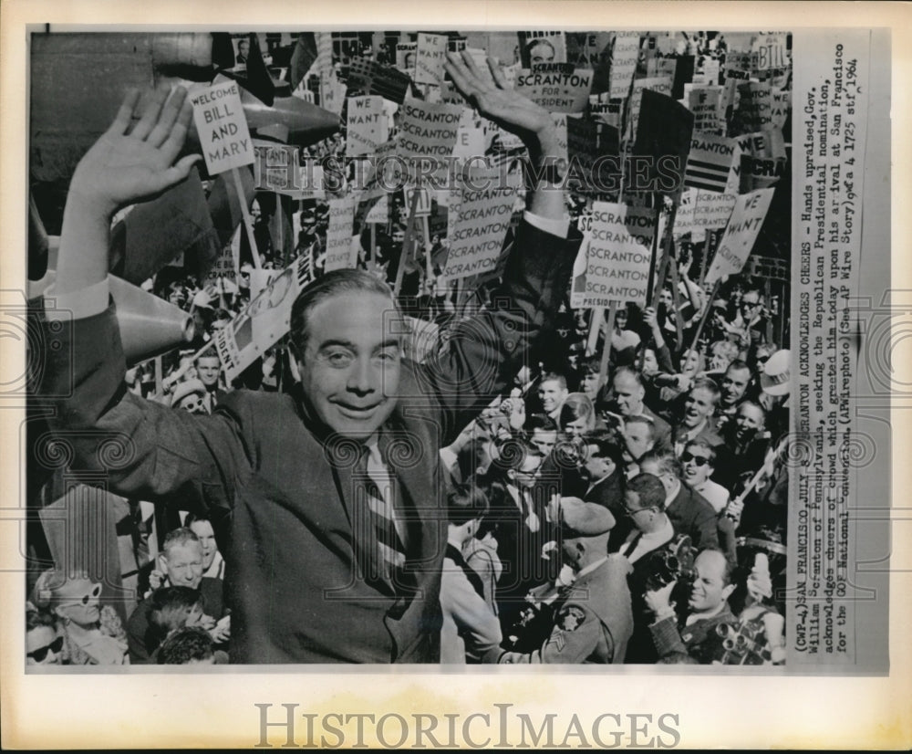 1964 Press Photo Scranton acknowledges cheers upon his arrival at San Francisco - Historic Images