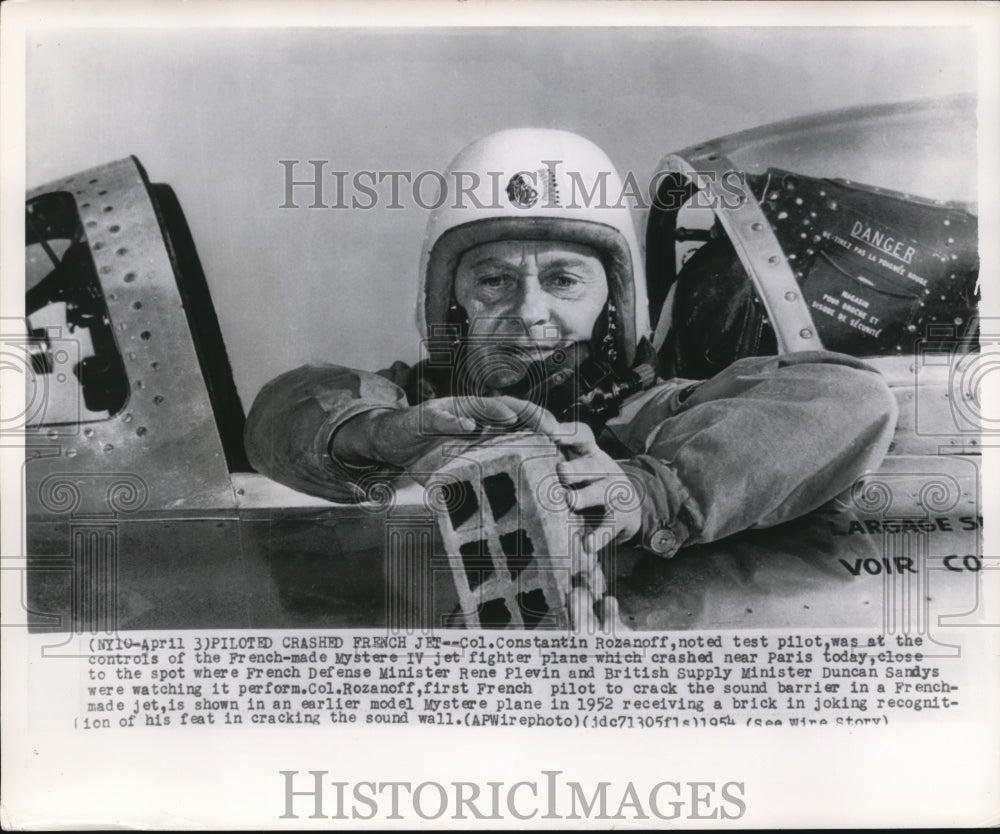 1952 Press Photo Col Constantin Rozanoff at control of French Mystere IV jet - Historic Images