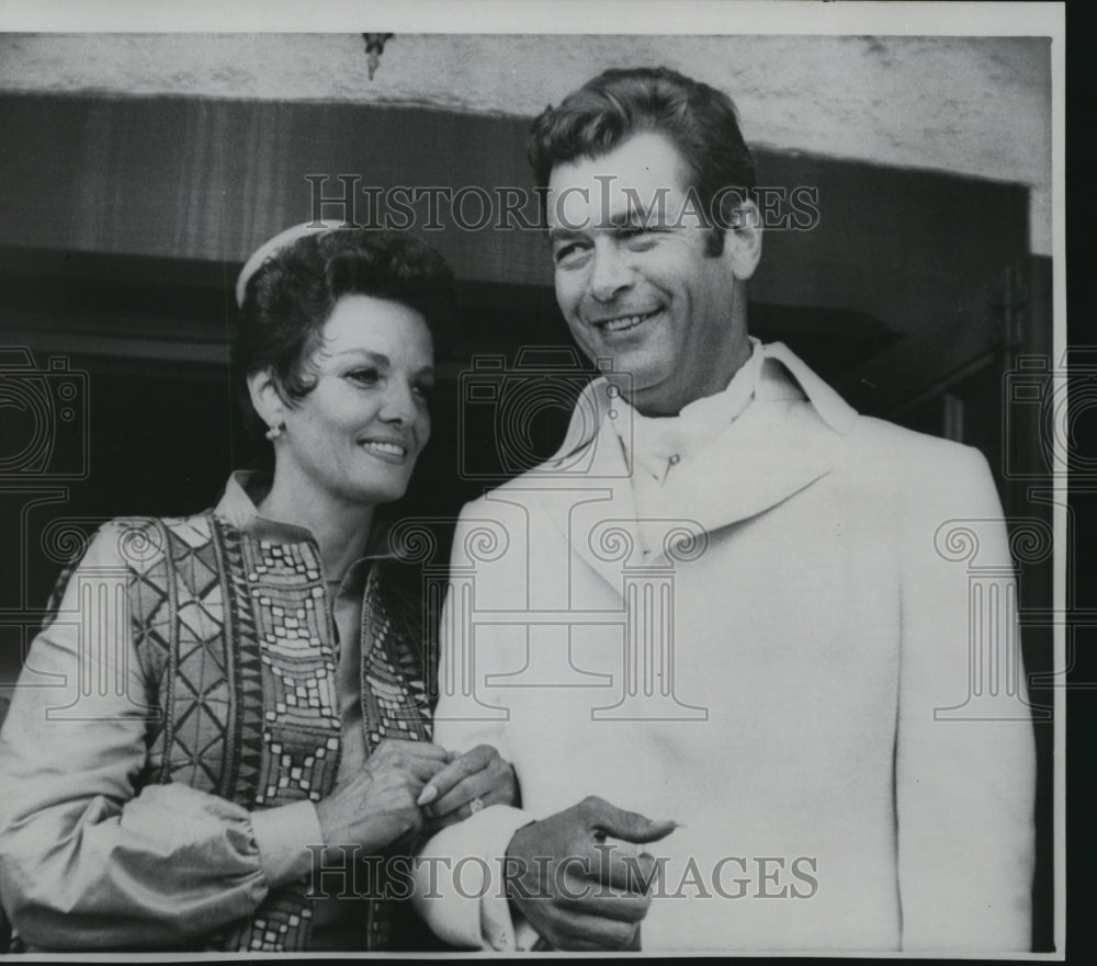 1968 Press Photo Actress Russell married Actor Barrett at Beverly Hills - Historic Images
