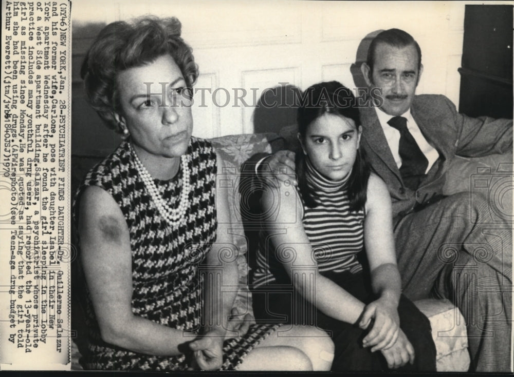 1970 Press Photo Guillermo Salazar,wife Carlone &amp; daughter Isabel in New York - Historic Images