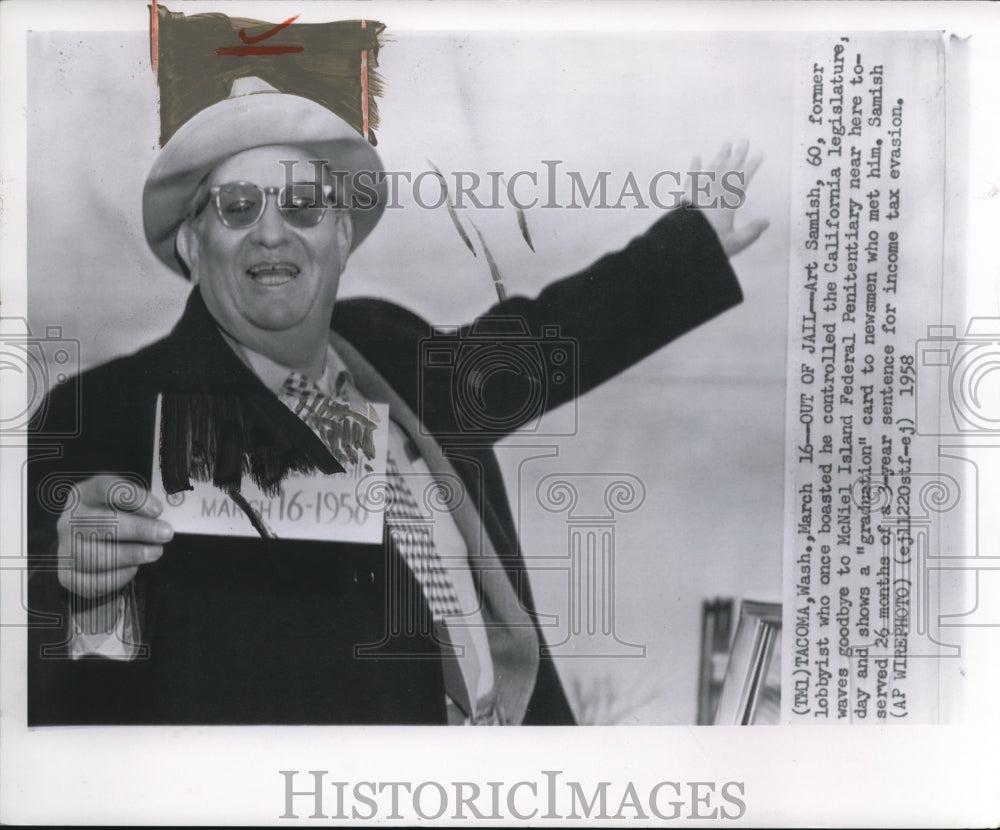 1958 Press Photo Samish out of jail after serving 26 months for incometaxevasion - Historic Images