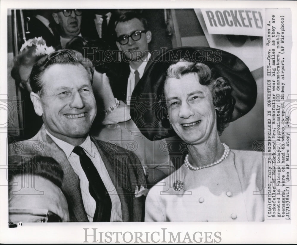 1960 Press Photo Gov. and Mrs. Nelson Rockefeller with the demonstrators - Historic Images