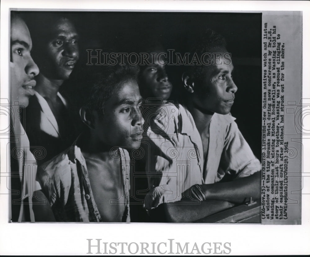 1961 Press Photo The New Guinea natives watch and listen to a hotel&#39;s window - Historic Images