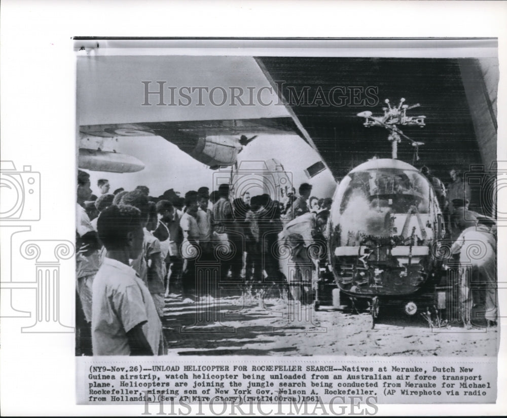 1961 Press Photo The natives of Merauko watch the helicopter being unloaded - Historic Images