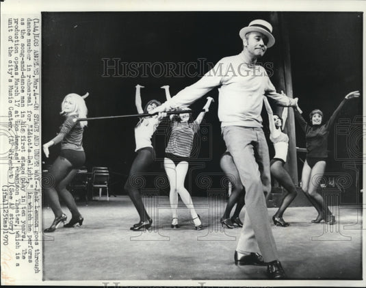 1970 Press Photo Jack Lennon in a dance rehearsal for Idiot's Delight - Historic Images