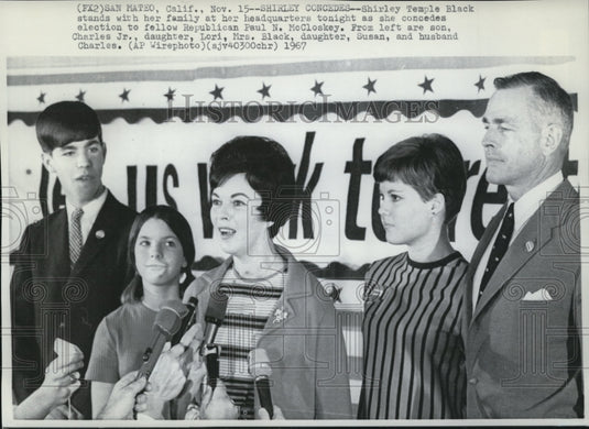 1967 Press Photo Shirley Temple Black with her family at her headquarters - Historic Images
