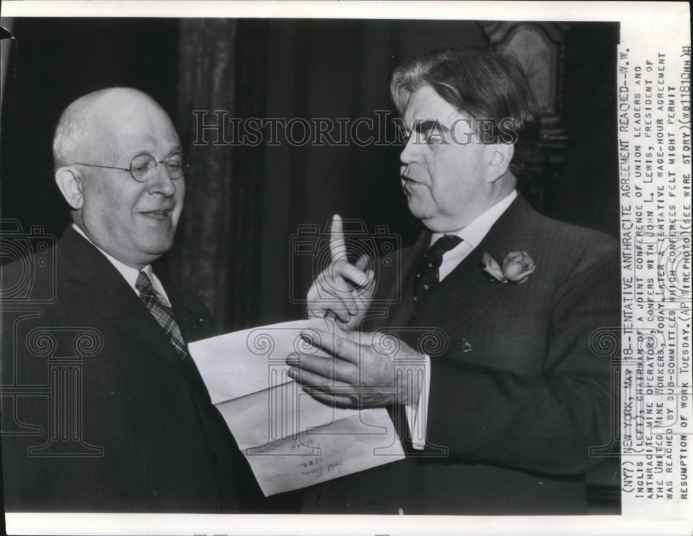 1941 Press Photo W.W. Inglis with John Lewis at the Union leaders conference - Historic Images
