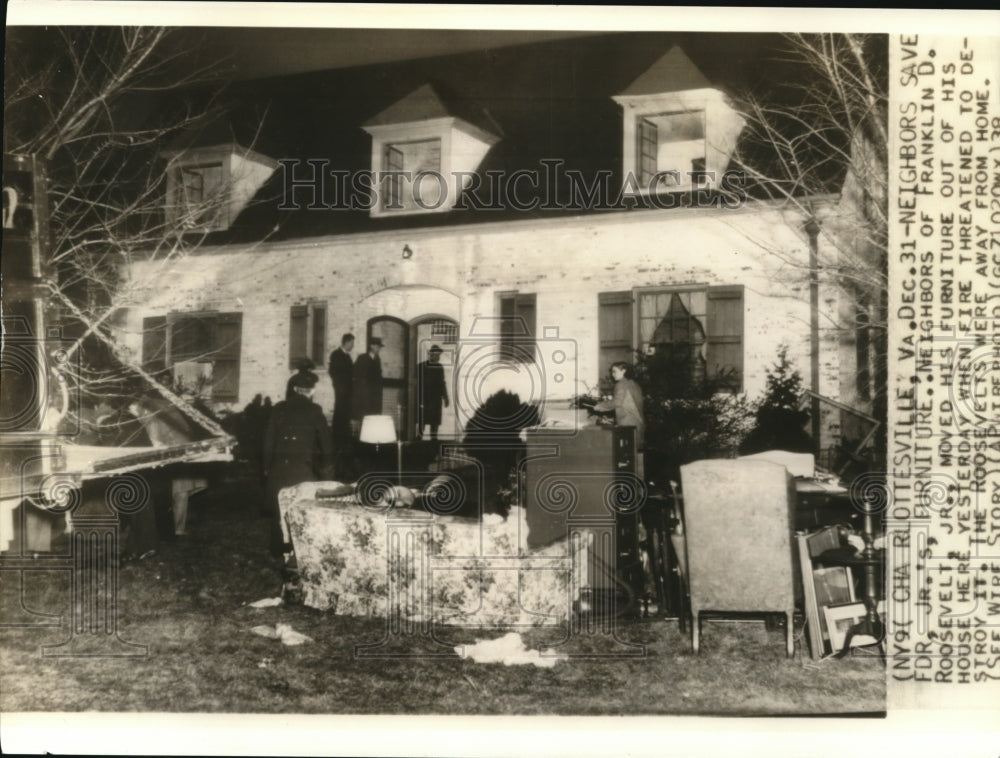 1939 Press Photo Franklin Roosevelt Jr.&#39;s furniture moved out of the house - Historic Images