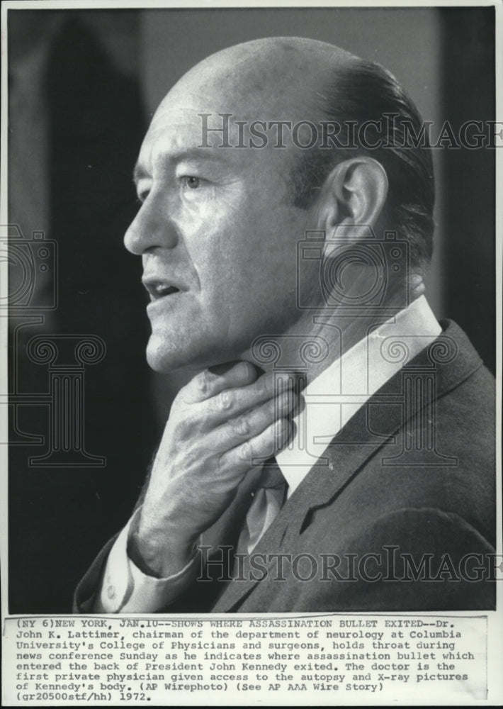 1972 Press Photo Dr. John Lattimer, dept. of neurology at Columbia  University - Historic Images