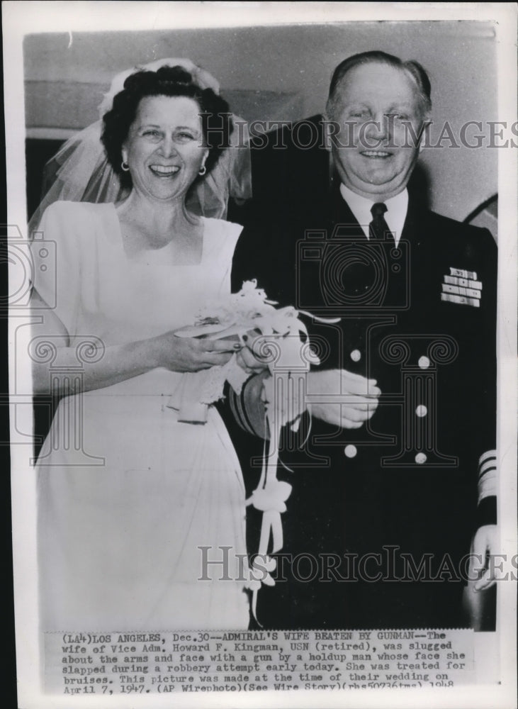 1949 Press Photo Admiral Howard Kingman with his wife during their wedding - Historic Images