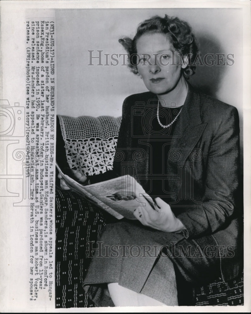 1953 Press Photo Mrs. Winifred Sanders, wife of the British businessman, Edgar - Historic Images