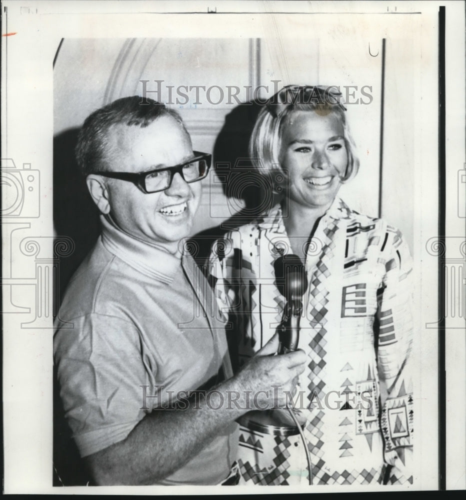 1966 Press Photo Actor Mickey Rooney with wife Barbara - Historic Images