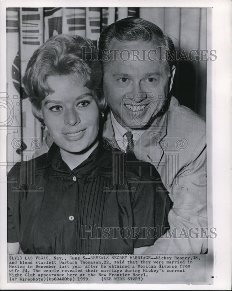 1959 Press Photo Actor Mickey Rooney with his wife Barbara Thomason - Historic Images