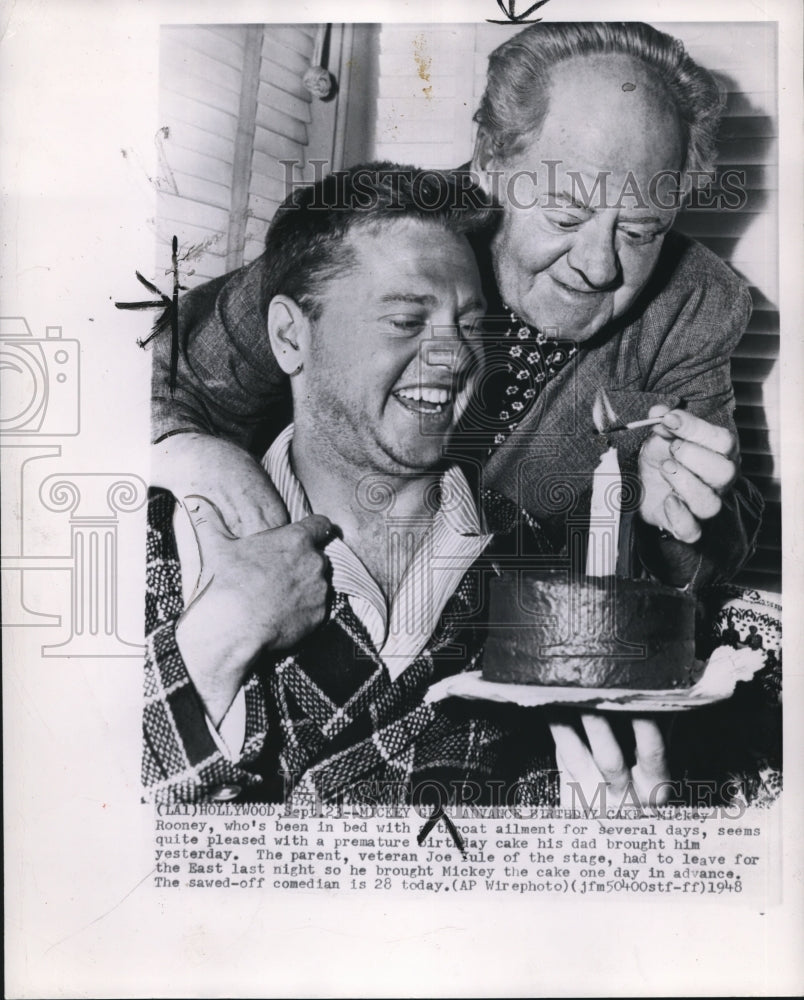 1946 Press Photo Mickey Rooney with his father, Joe Rule - Historic Images