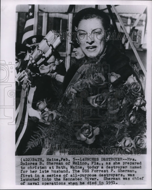 1955 Press Photo Mrs. Dolores Sherman prepares to christen Bath, Maine destroyer - Historic Images