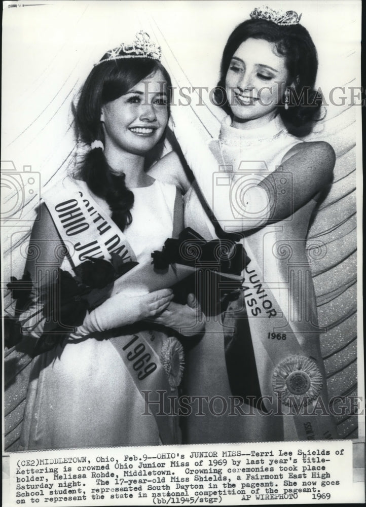 1969 Wire Photo Terri Lee, Shields of Kettering is crowned Ohio Junior Miss of-Historic Images