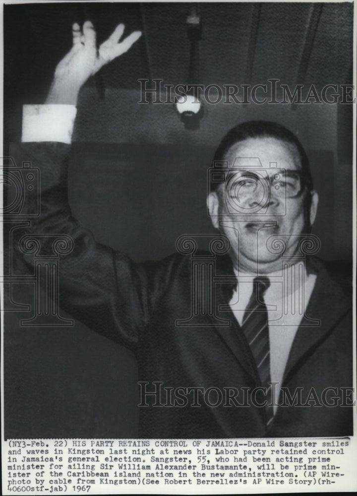 1967 Press Photo Donald Sangster Smiles and Waves in Kingston - Historic Images