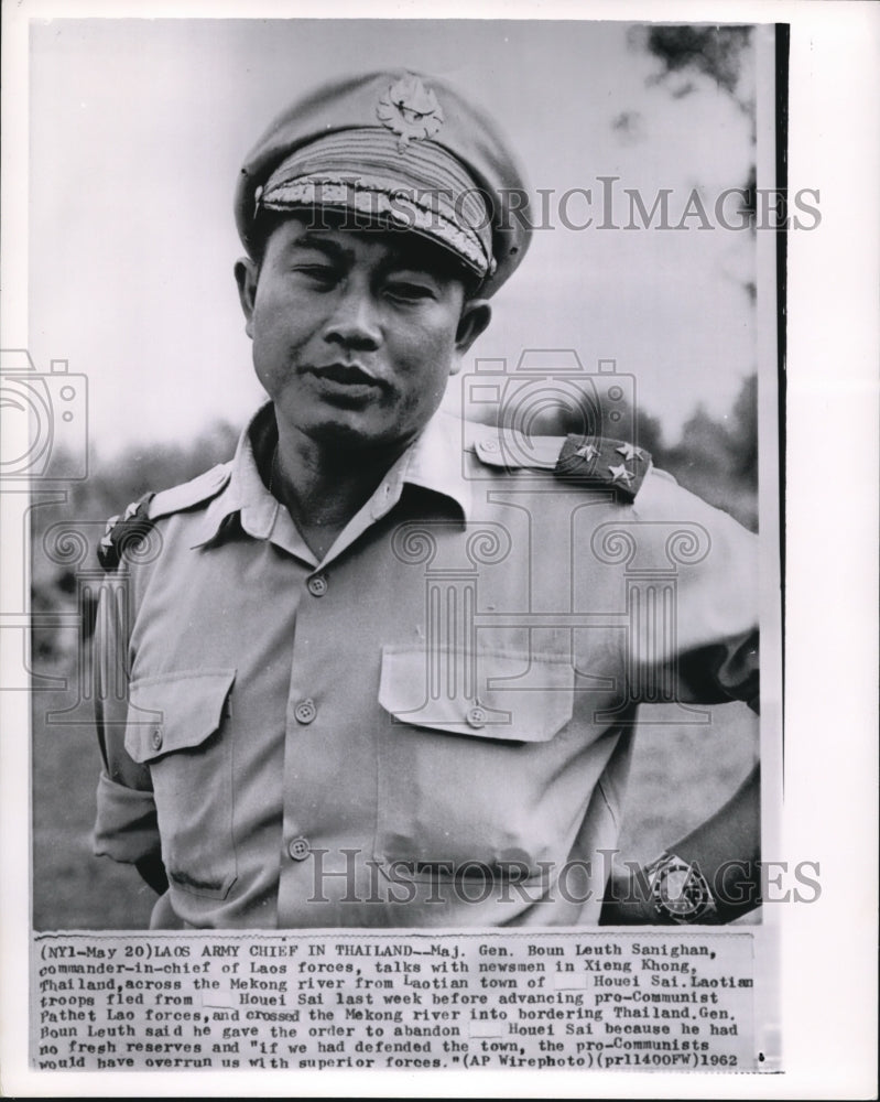 1962 Press Photo Louth Sanighan of Laos Talks iwth Newsmen in Xieng Khong - Historic Images