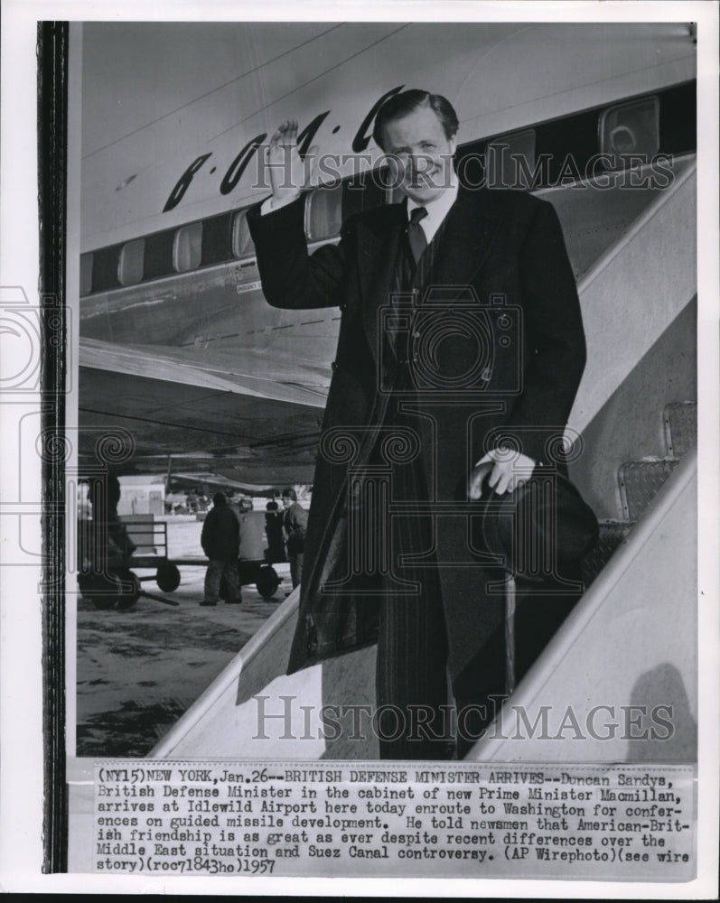 1957 Wire Photo D. Sandys British Defense Minister Arrives at Idlewild Airport - Historic Images
