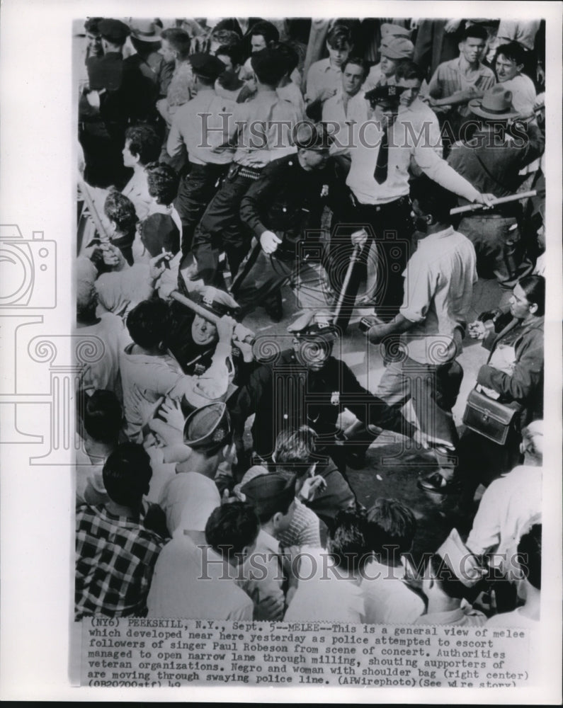 1949 Press Photo General View of Melee Police Attempted to Escort Paul Robeson - Historic Images