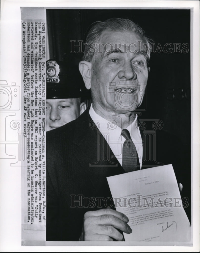 1961 Press Photo Chairman Willie Robertson on letter from President Kennedy - Historic Images