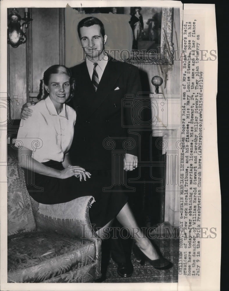 1959 Press Photo O.R.Reid and His Fiancee Mary Loiuse Stewart Pose in HIs Home - Historic Images