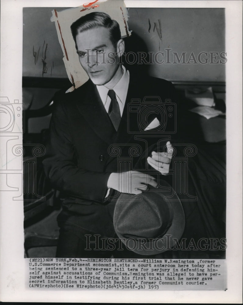 1953 Press Photo William W.Rremington Sita at Court Anteroom after Sentenced - Historic Images