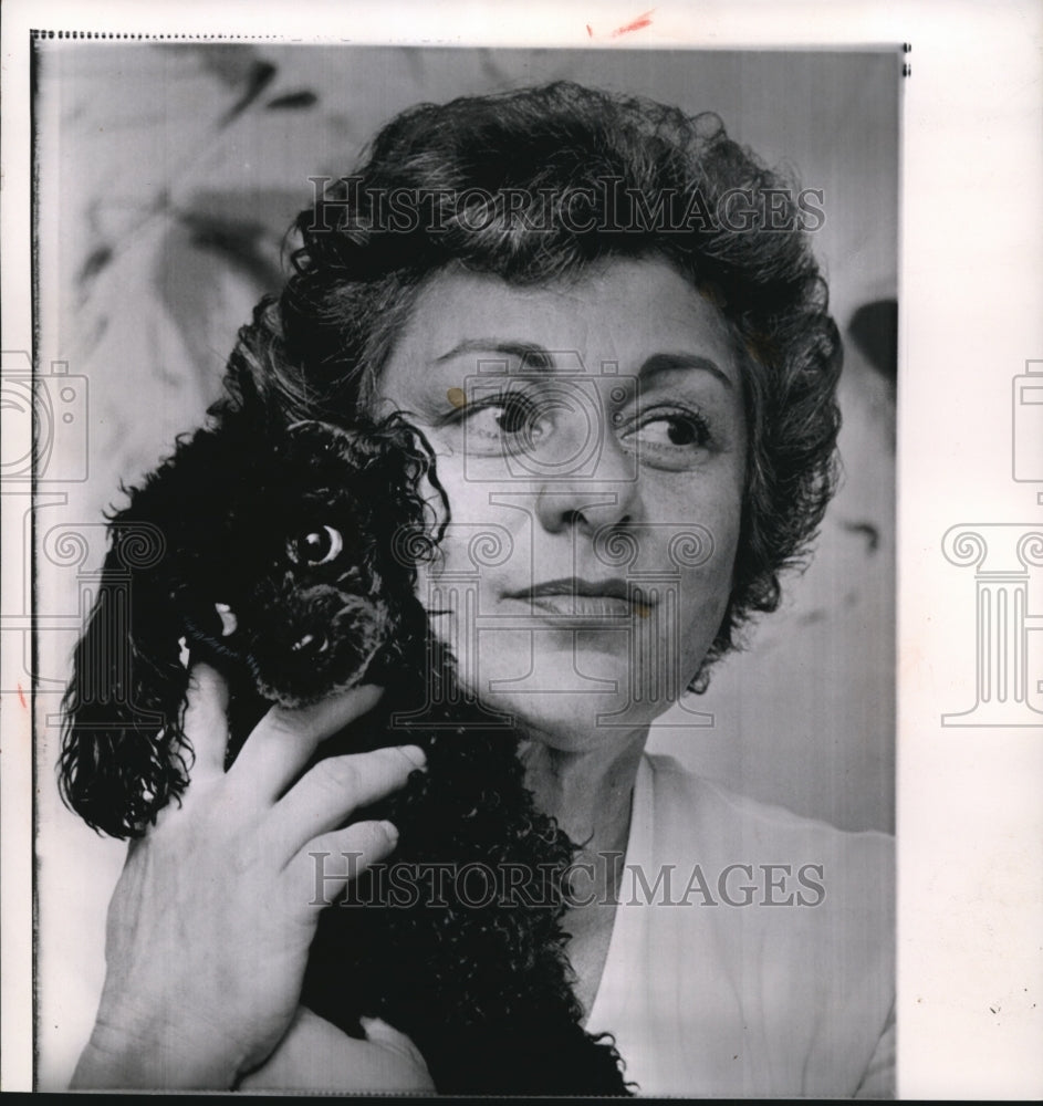 1963 Press Photo Lilliam Roth Holds Dog She Brought from Palm Springs Calif. - Historic Images