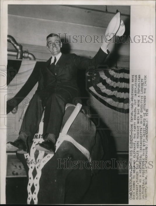 1939 Press Photo Leverette Saltonstall Pose  Like with Daisyi n the Beatty Show - Historic Images