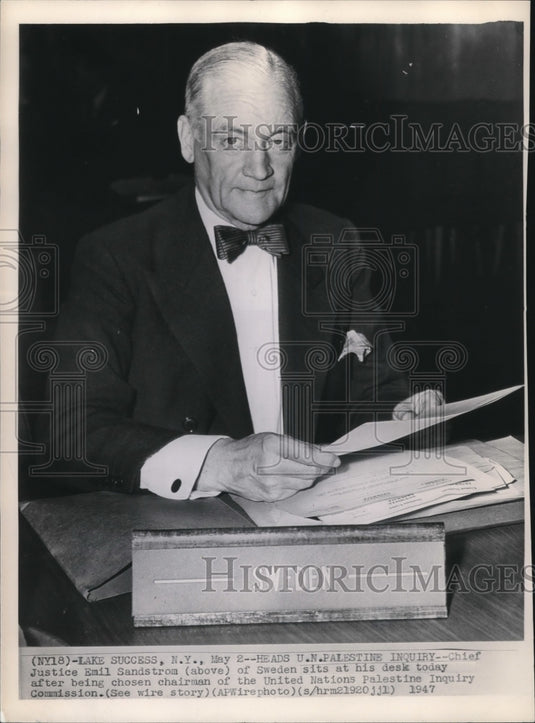1947 Press Photo Chief Justice Emil Sandstrom of Sweden Sits at His Desk - Historic Images
