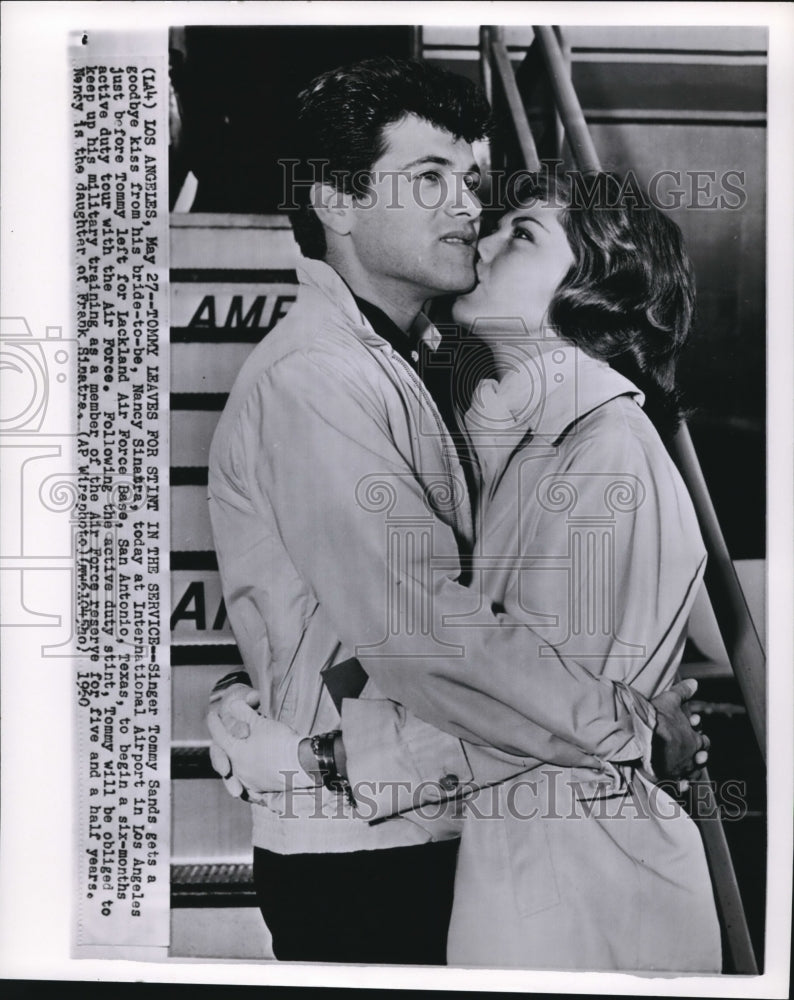 1960 Press Photo Singer Tommy Sands Gets a Goodbye Kiss from Nancy Sinatra - Historic Images