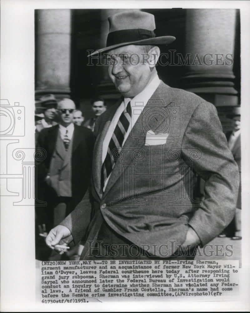 1951 Press Photo Irving Sherman Leaves Federal Courthouse after Grand Jury - Historic Images