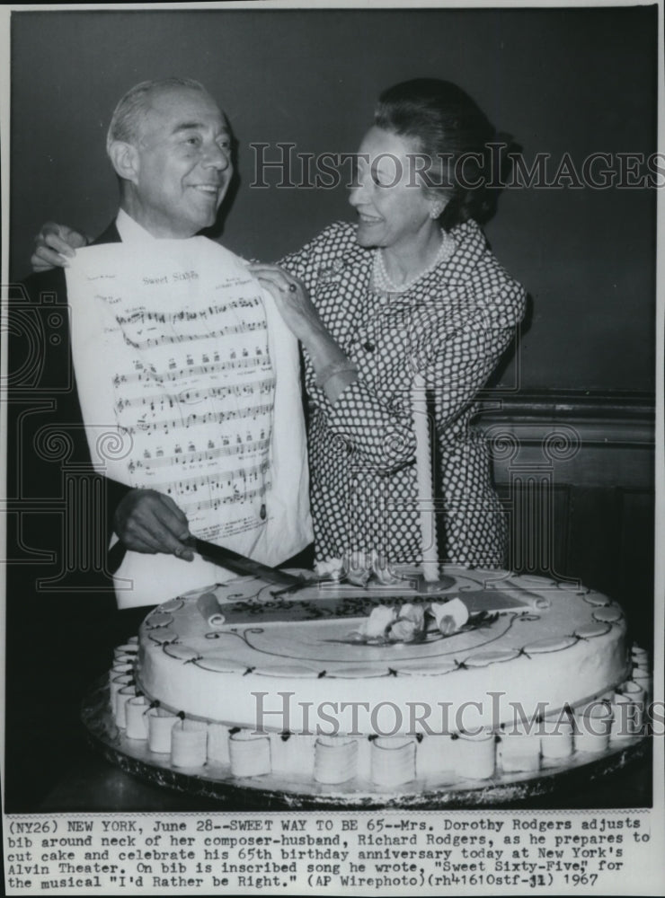 1967 Press Photo Mrs.Dorothy Rodger with Richard Rodgers for His 65th Birthday - Historic Images