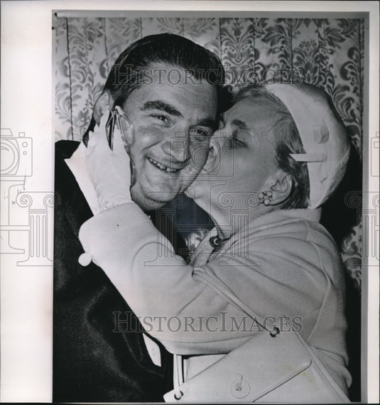 1964 Press Photo Pierre Salinger gets a congratulatory kiss from his mother - Historic Images