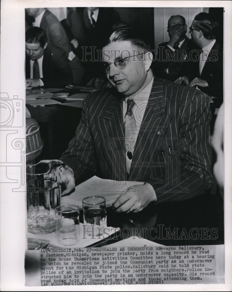 1958 Press Photo Wayne Salisbury holds a long record at the hearing - Historic Images