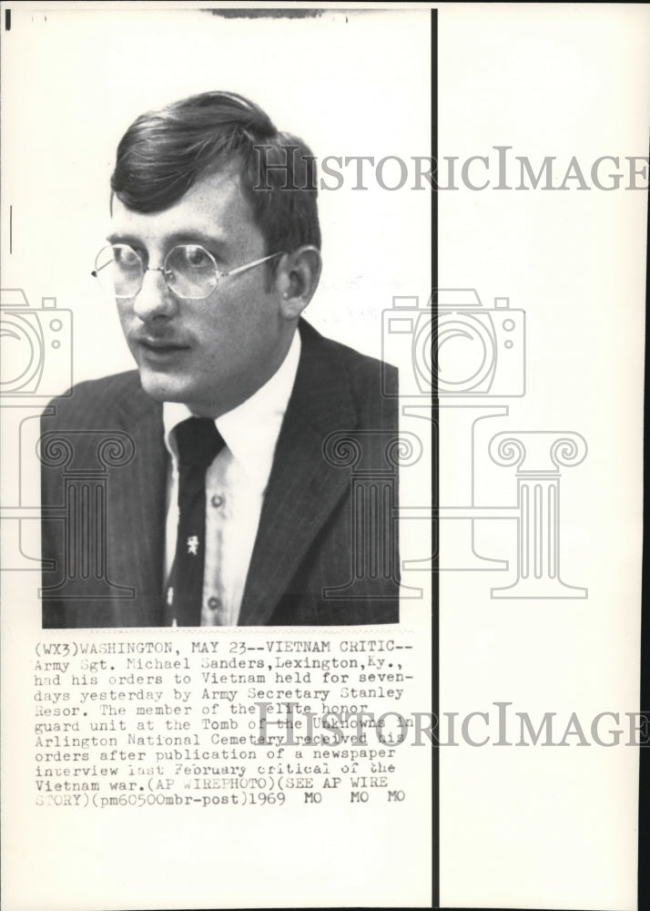 1969 Press Photo Army Sgt Michael Sanders Had Orders To Vietnam Held F 1969-press-photo-army-sgt-michael-sanders-had-orders-to-vietnam-held-f
